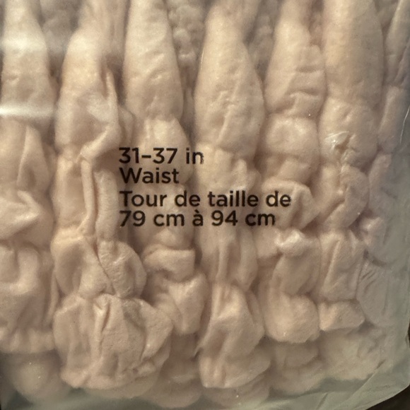 Depend Women's Maximum Absorbency Underwear - Pink. Open package of 25 - Picture 4 of 7